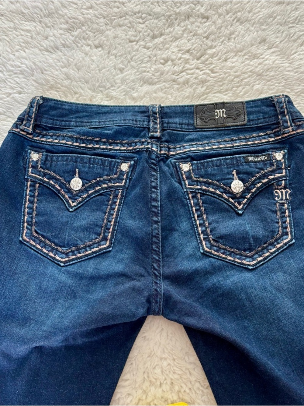 Miss Me Dark Blue Bootcut Jeans with Gold Embroidered Back Pockets Jeans size 32